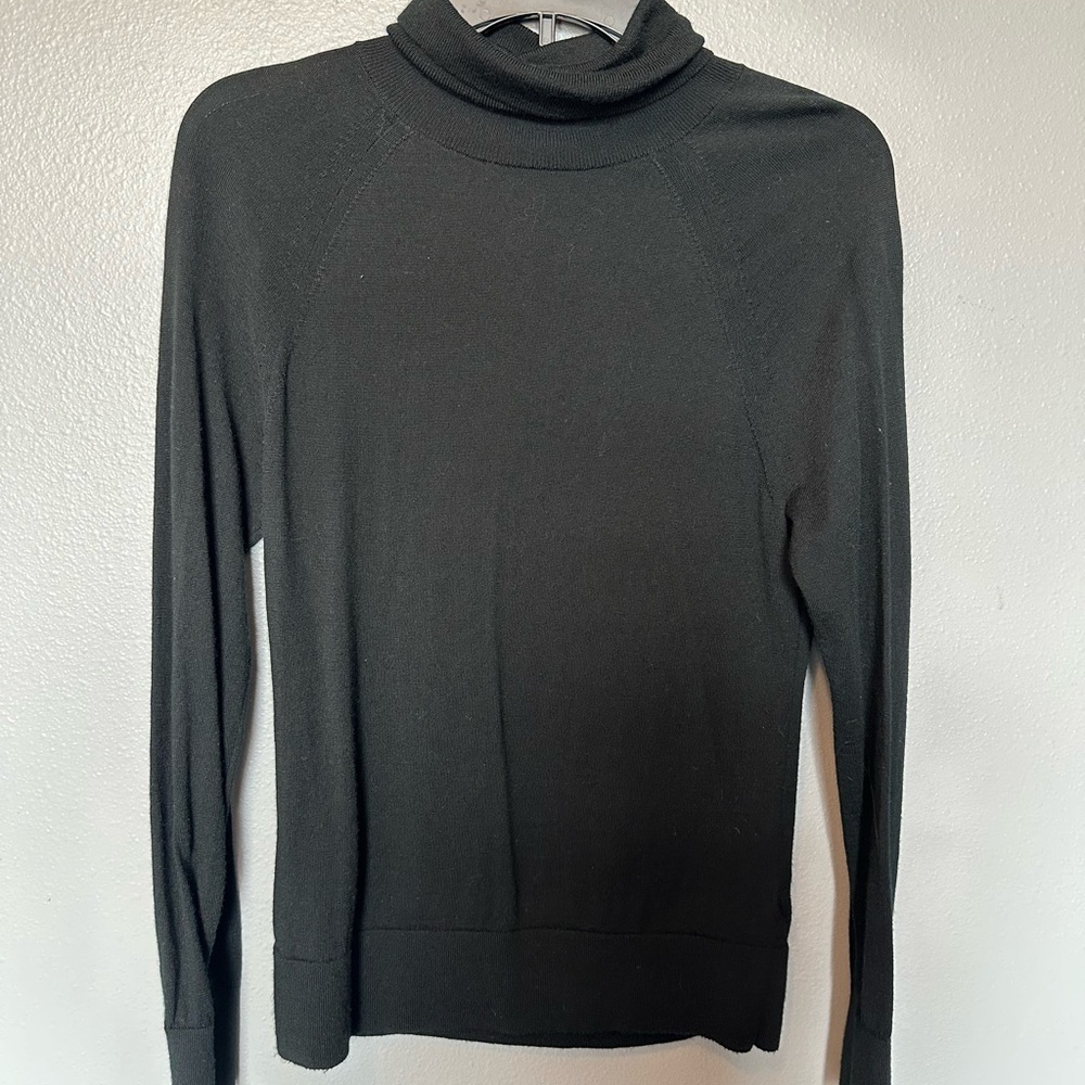 Banana Republic Classic Black Turtleneck Sweater 100% Merino Wool Small